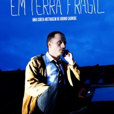 EM TERRA FRAGIL (2011)